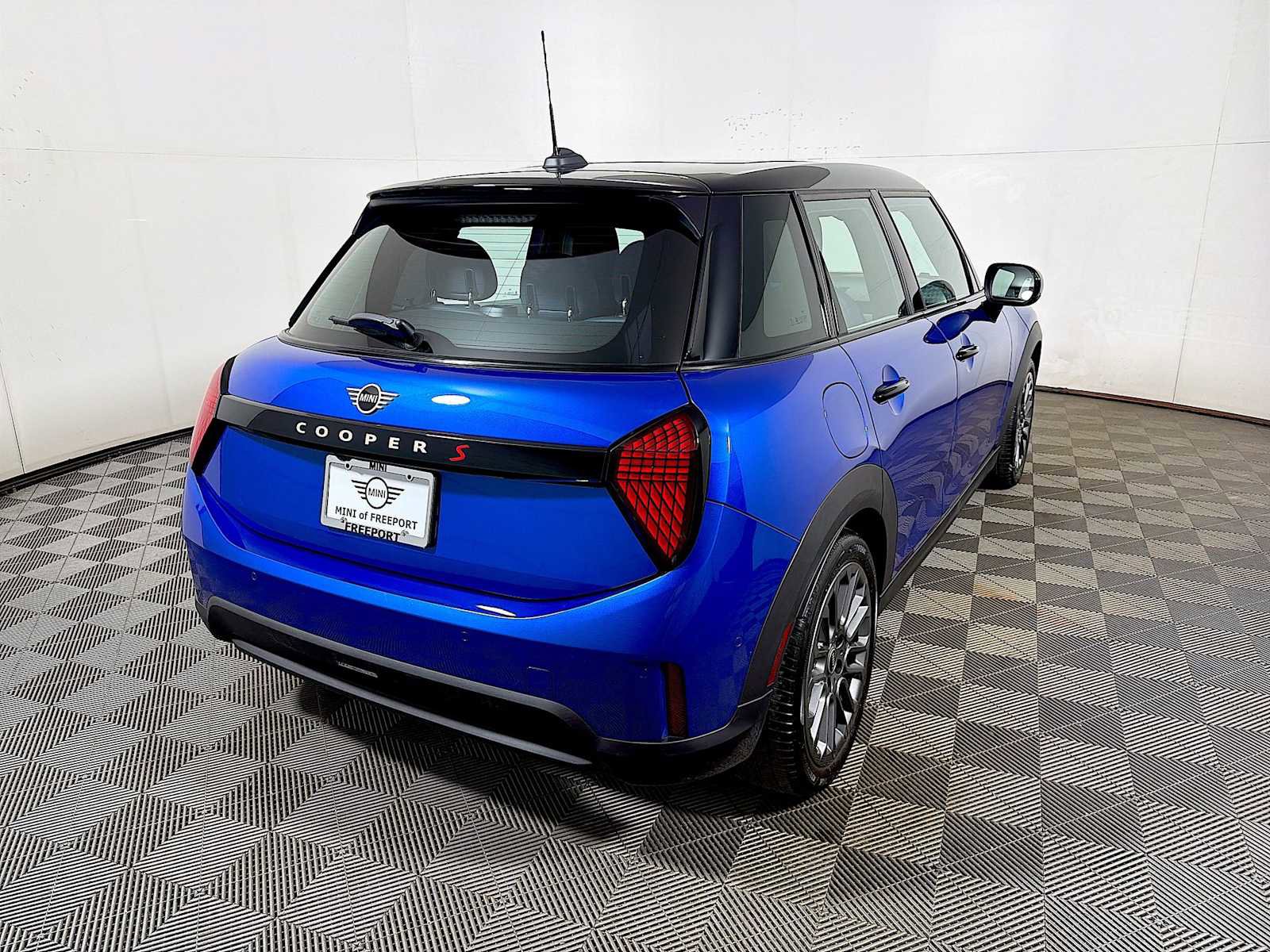 Certified 2025 MINI Cooper S FWD image 6