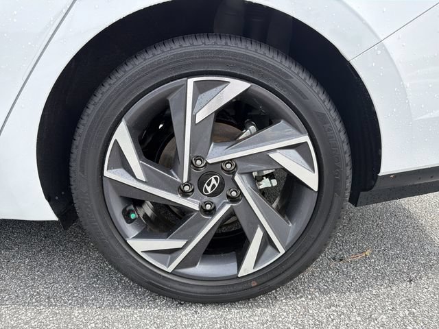 Certified 2025 Hyundai Elantra SEL FWD image 19
