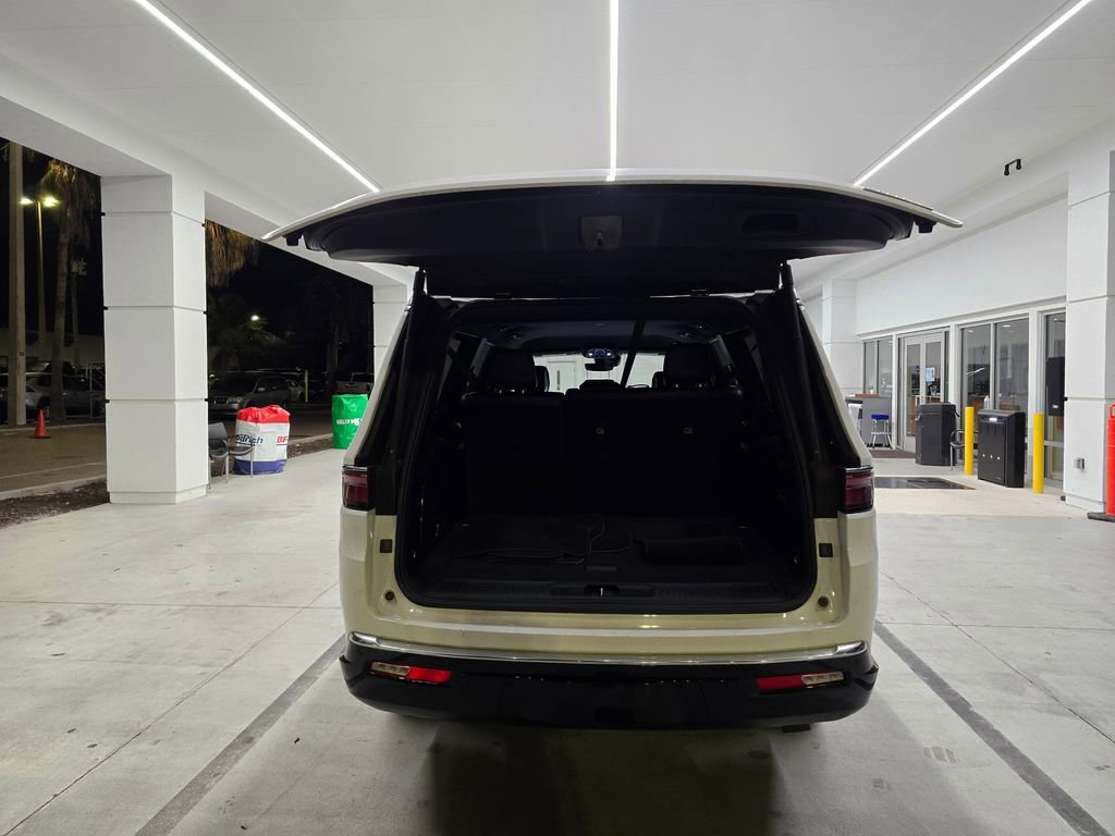 Certified 2024 Jeep Wagoneer L Series II image 41