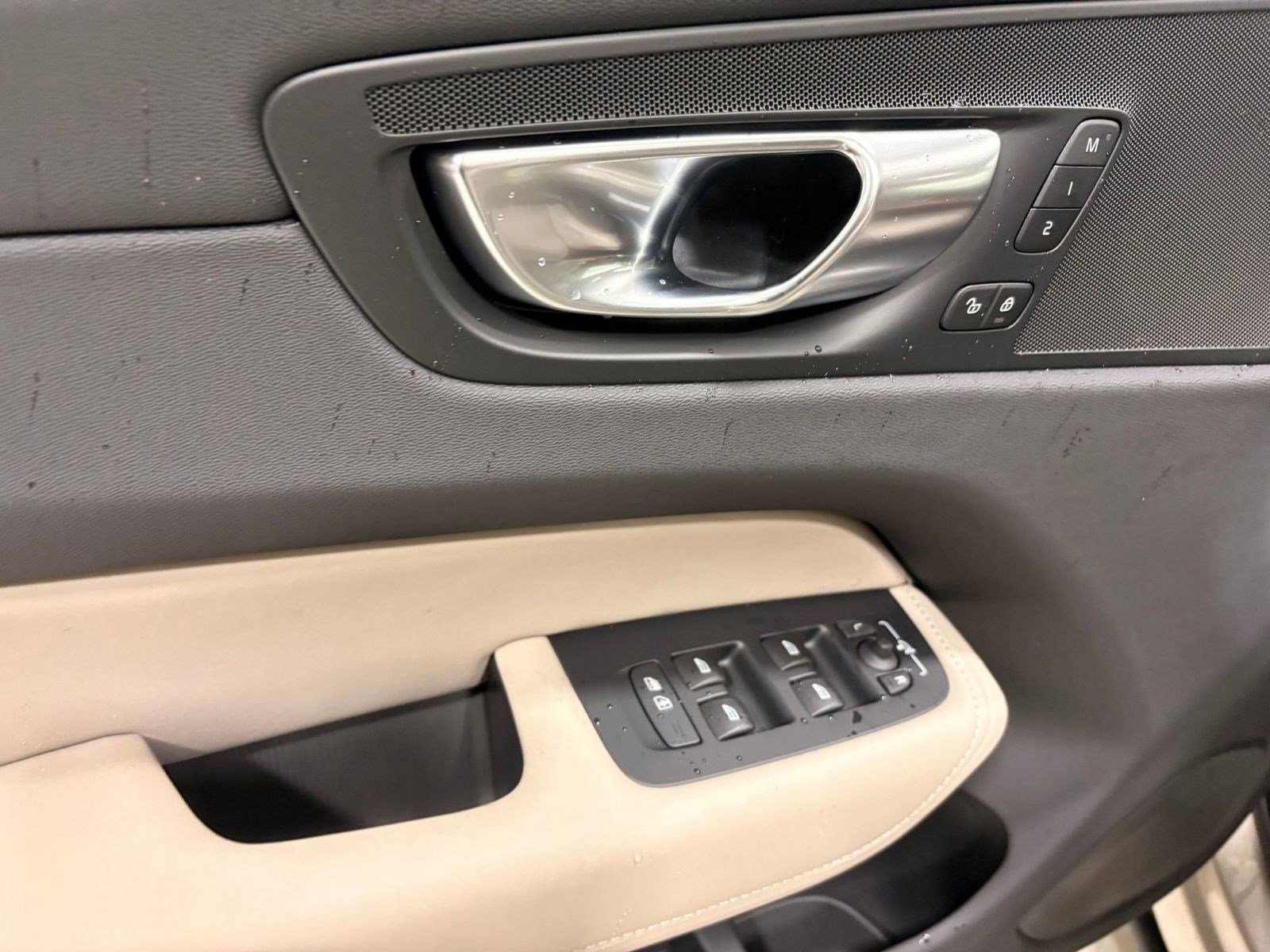 Certified 2026 Volvo XC60 B5 Plus w/ Protection Package Premier image 23