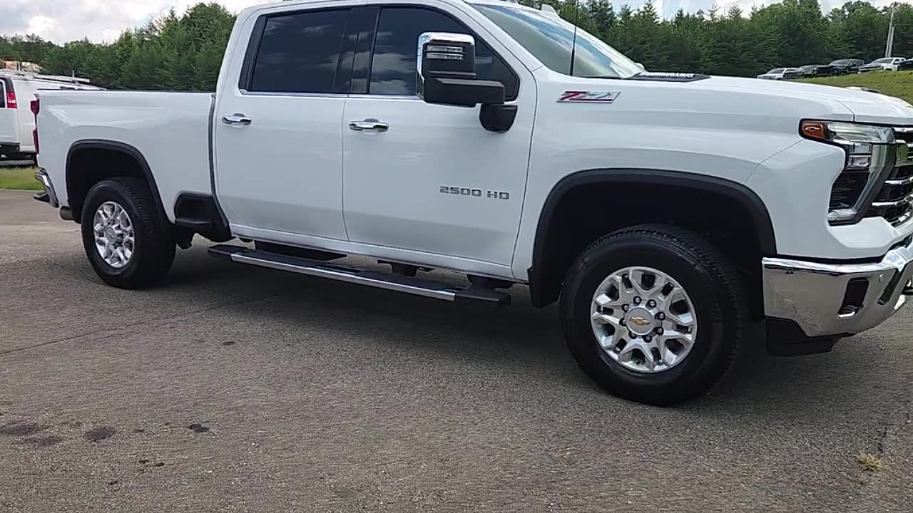 Used 2024 Chevrolet Silverado 2500 LTZ w/ LTZ Convenience Package AWD/4WD image 8