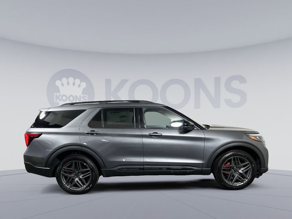 Used 2025 Ford Explorer ST-Line w/ Premium Package image 8