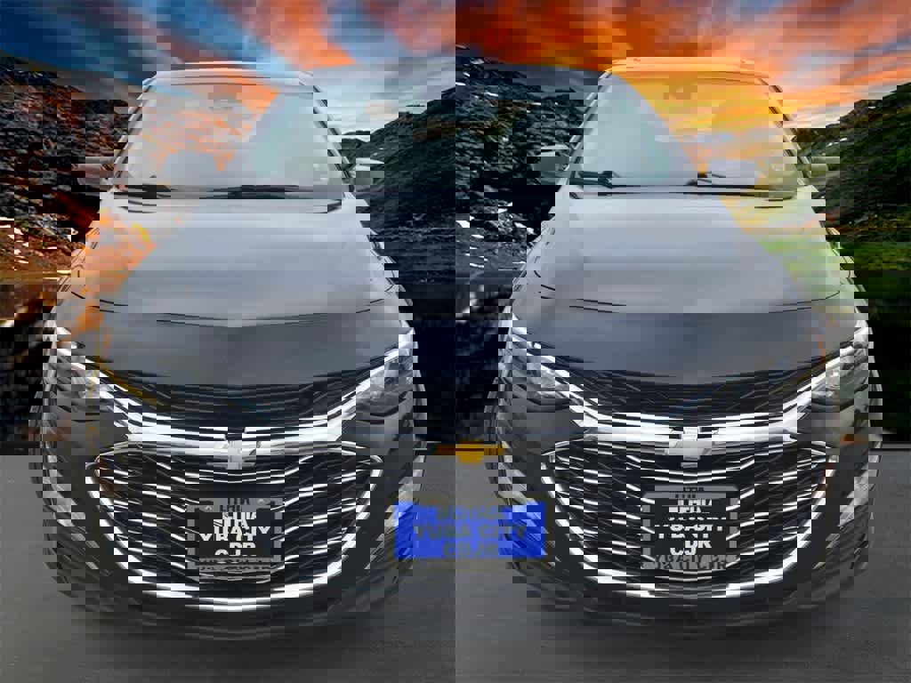 Used 2023 Chevrolet Malibu LT image 2