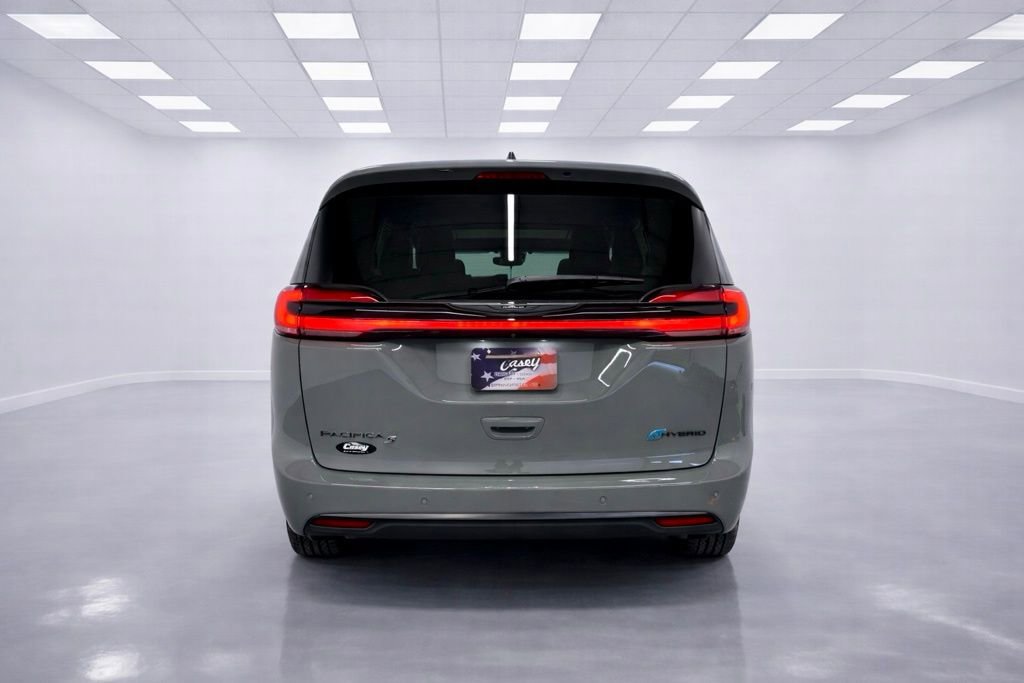 Used 2023 Chrysler Pacifica Limited w/ S Appearance Package image 9