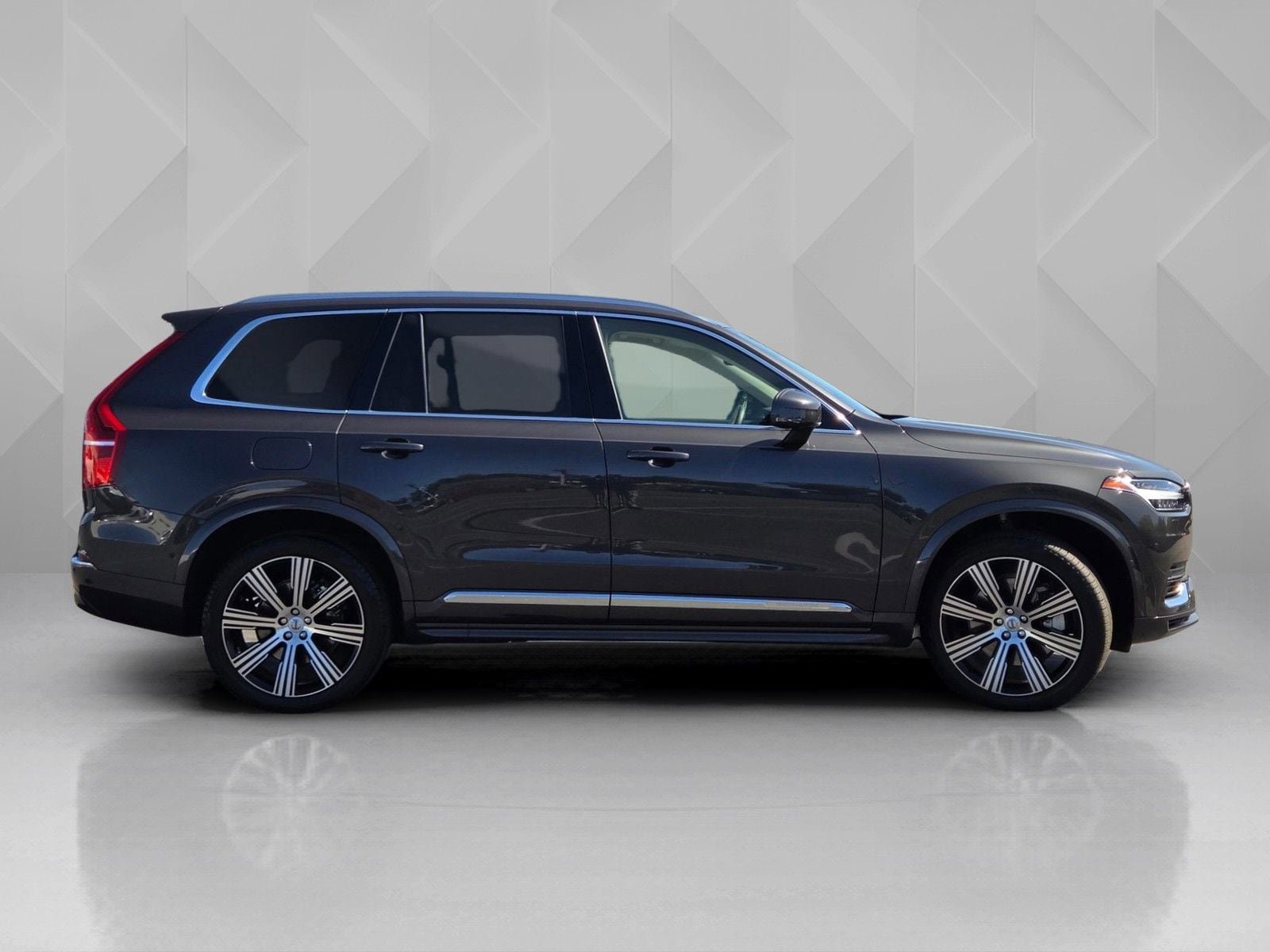 Used 2024 Volvo XC90 T8 Plus w/ Protection Package Premier AWD/4WD image 7