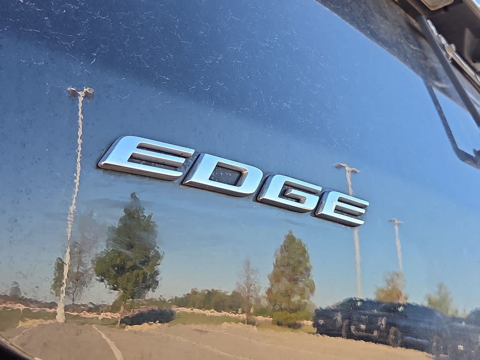 Used 2019 Ford Edge Titanium w/ Equipment Group 301A AWD/4WD image 12