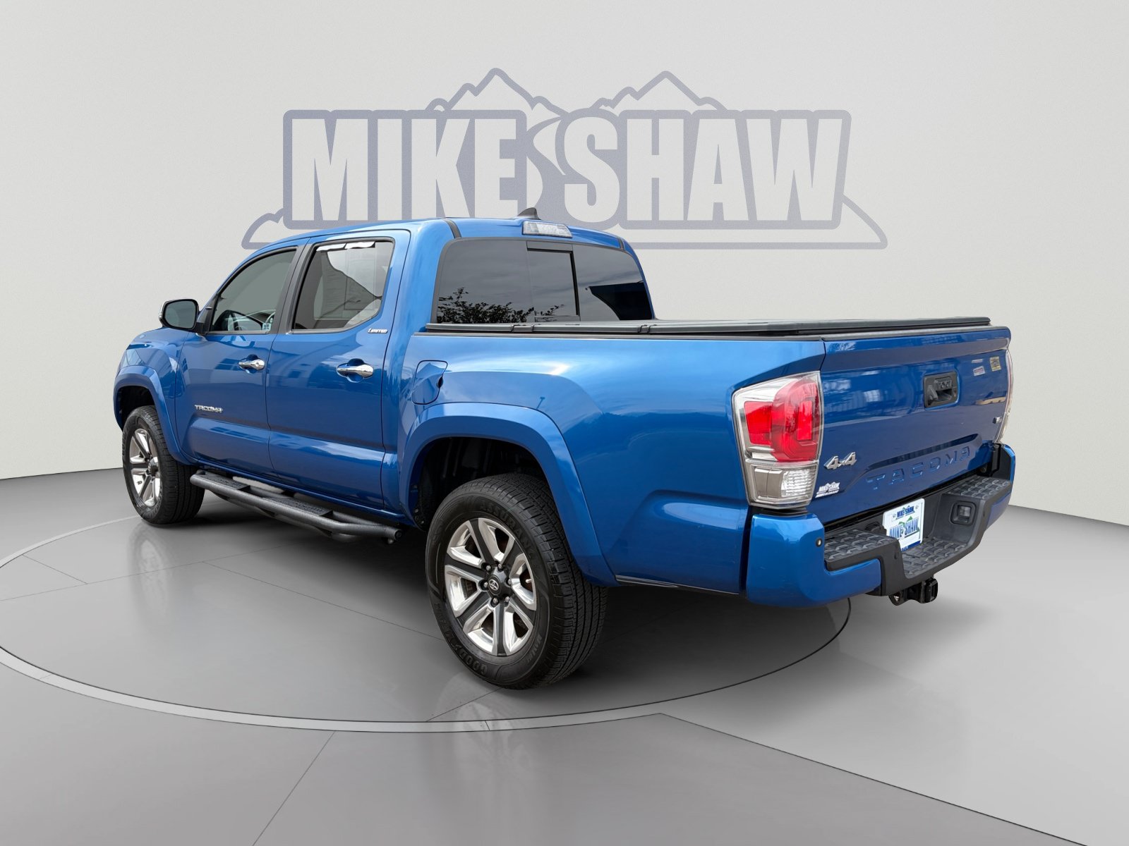 Used 2017 Toyota Tacoma Limited w/ Tow Package AWD/4WD image 3