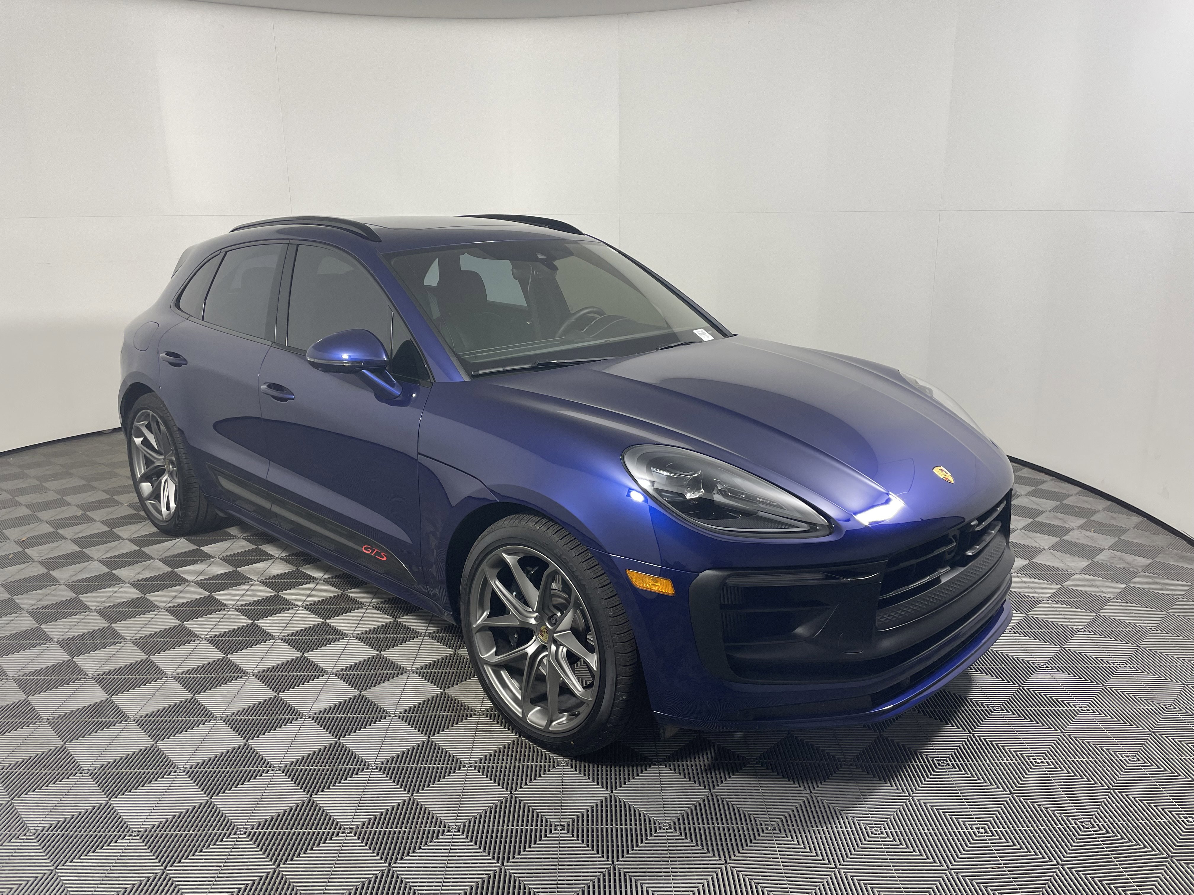 Certified 2024 Porsche Macan GTS image 9