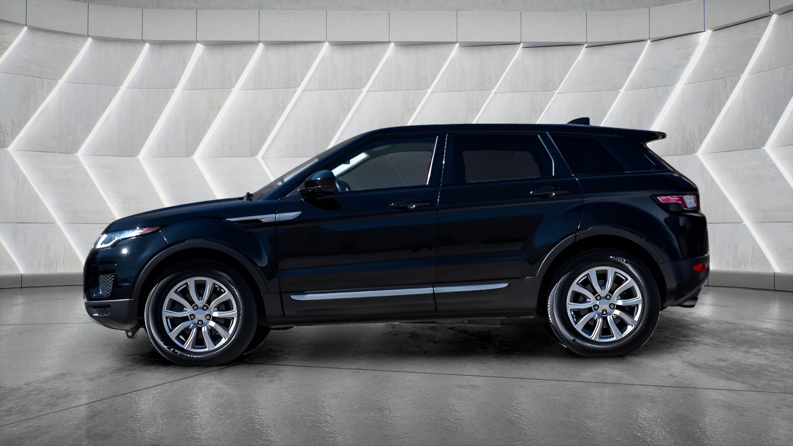 Used 2019 Land Rover Range Rover Evoque SE AWD/4WD image 4
