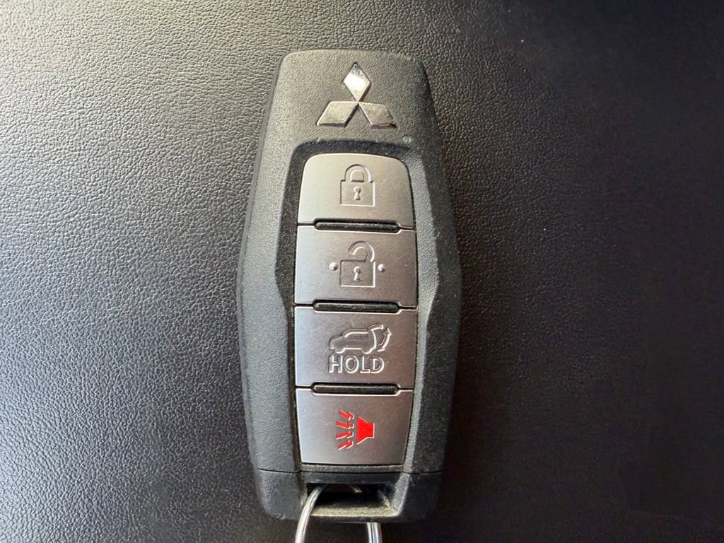 Used 2023 Mitsubishi Outlander SE Black Edition image 31