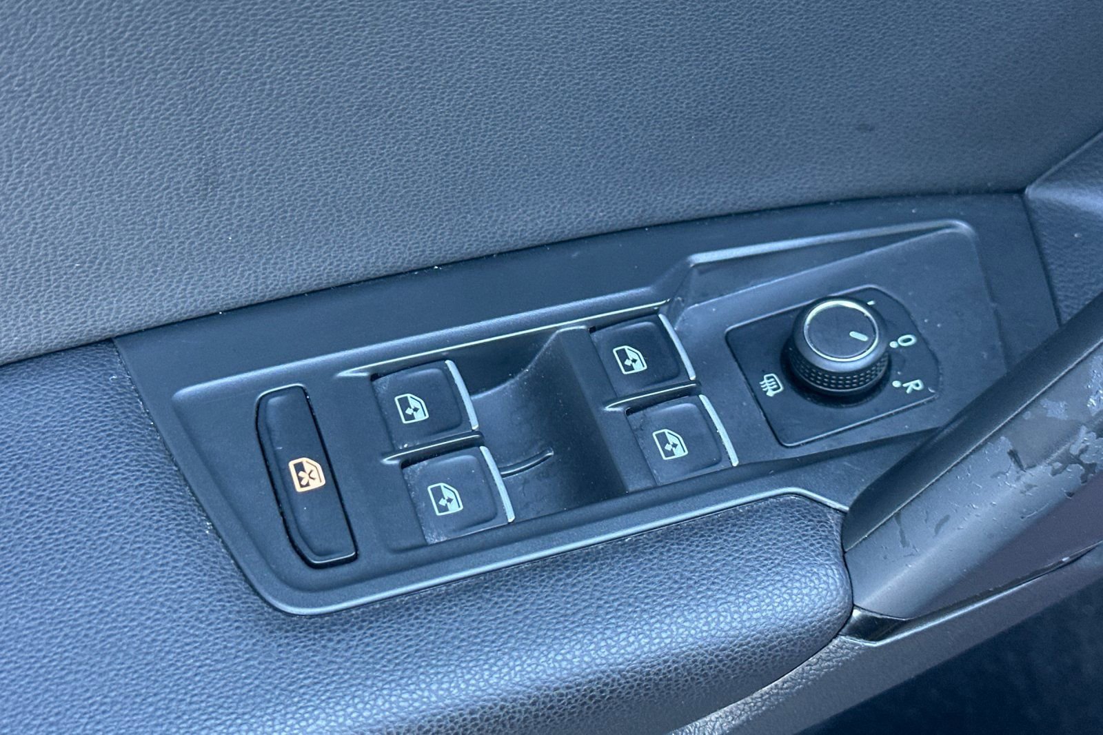 Used 2019 Volkswagen Tiguan SEL R-Line image 13