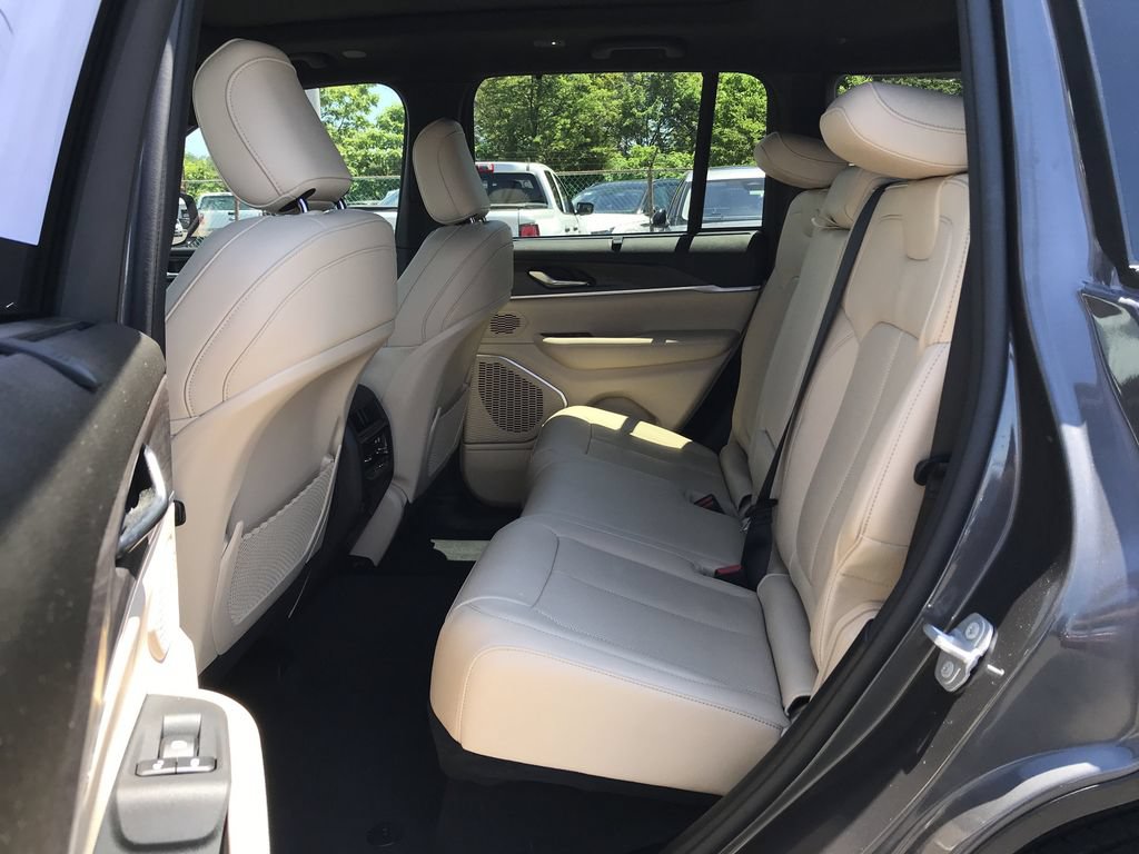 Used 2022 Jeep Grand Cherokee Limited 4xe w/ Luxury Tech Group II AWD/4WD image 13