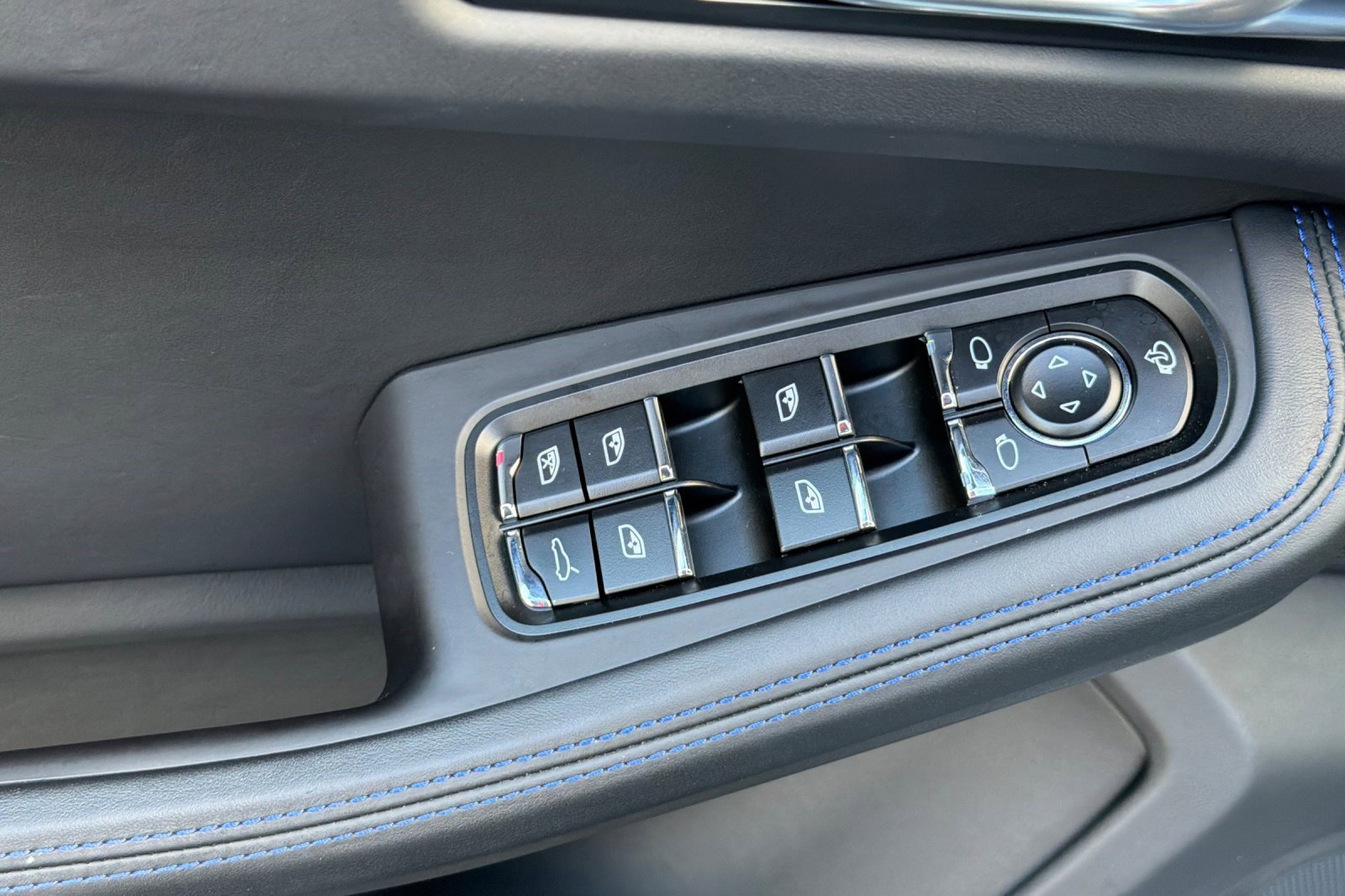 Used 2025 Porsche Macan GTS image 13