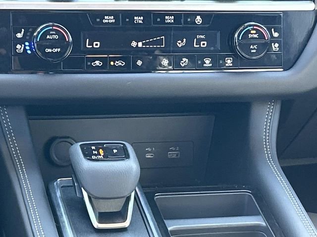 Used 2024 Nissan Pathfinder Platinum image 27