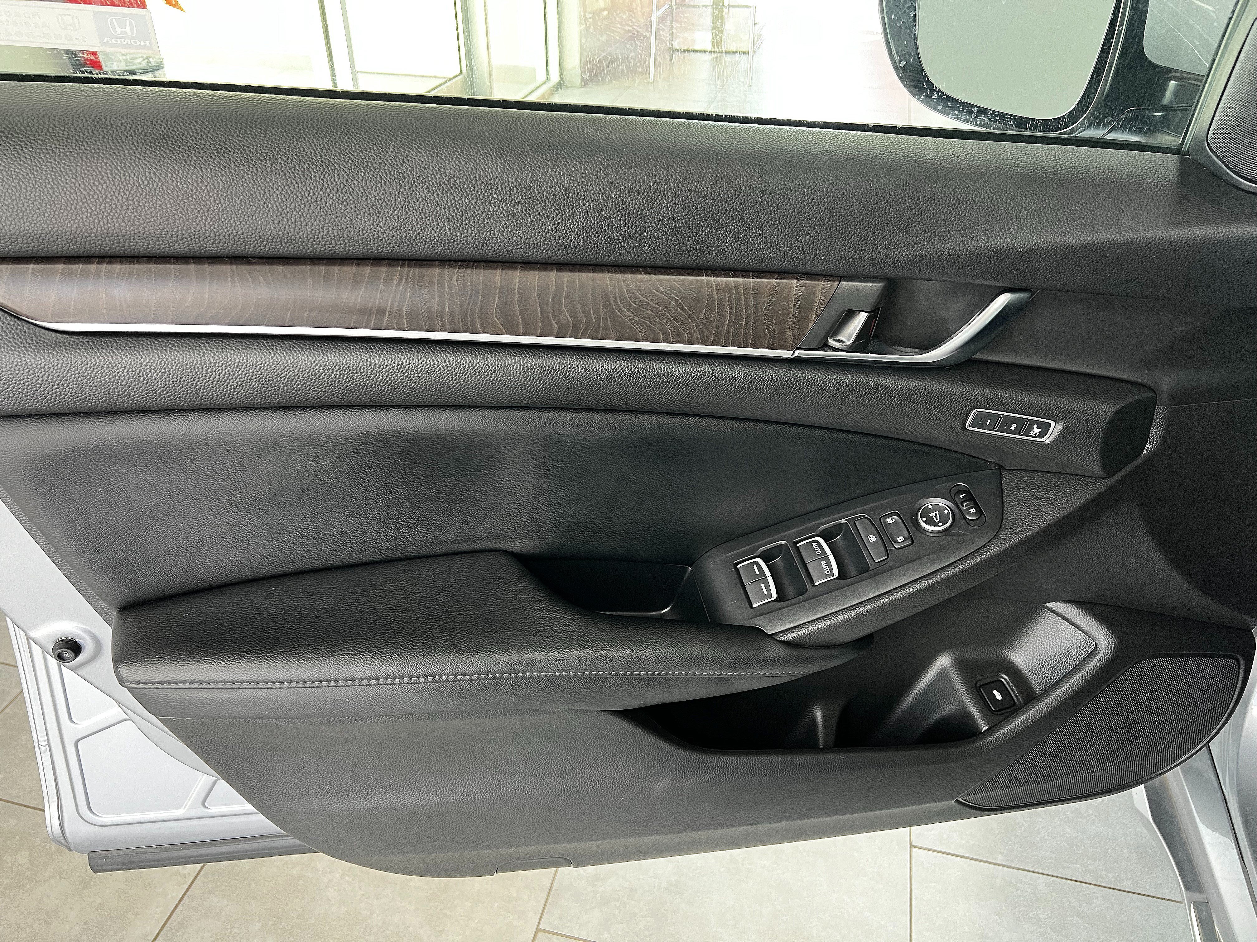 Used 2018 Honda Accord EX-L image 8