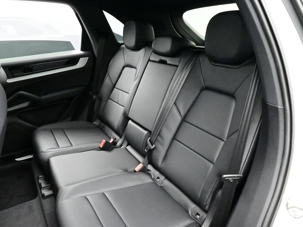Certified 2026 Porsche Cayenne AWD/4WD image 13
