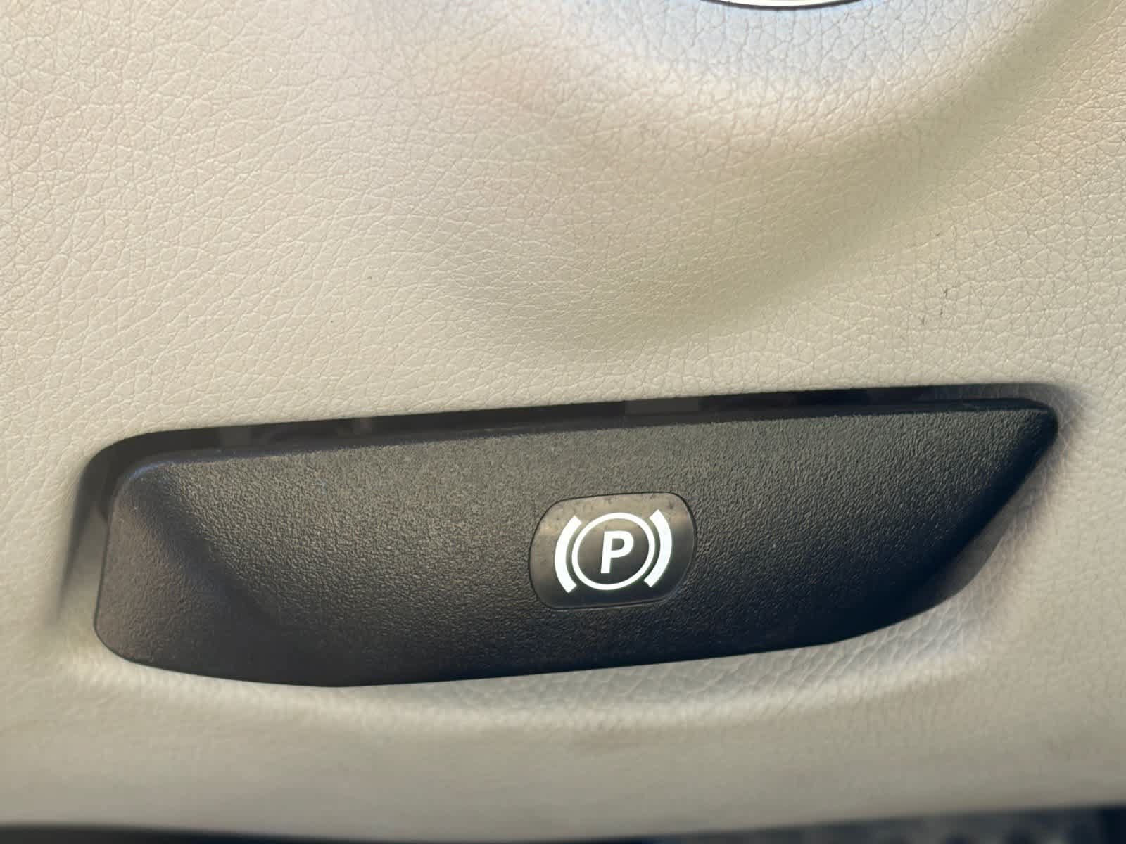 Used 2015 Mercedes-Benz C 250 Coupe image 9