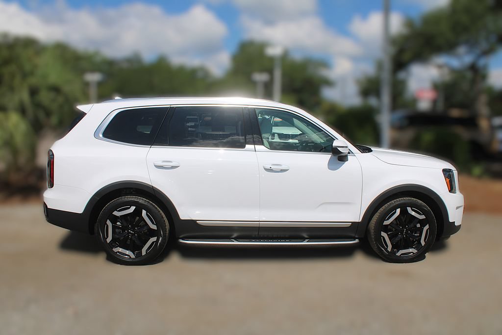 Certified 2024 Kia Telluride EX w/ EX Captain's Chair Package FWD image 5