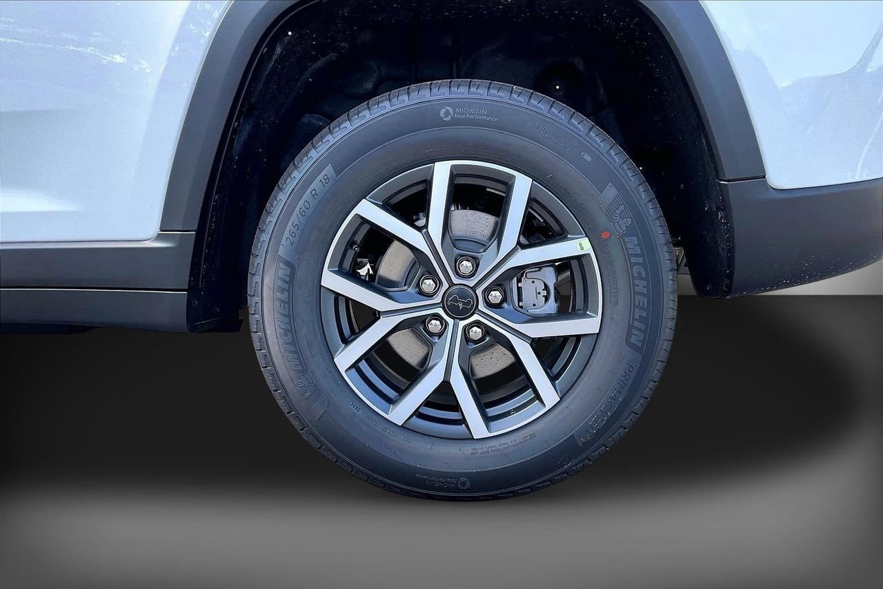 New 2027 Jeep Grand Cherokee Laredo RWD image 29