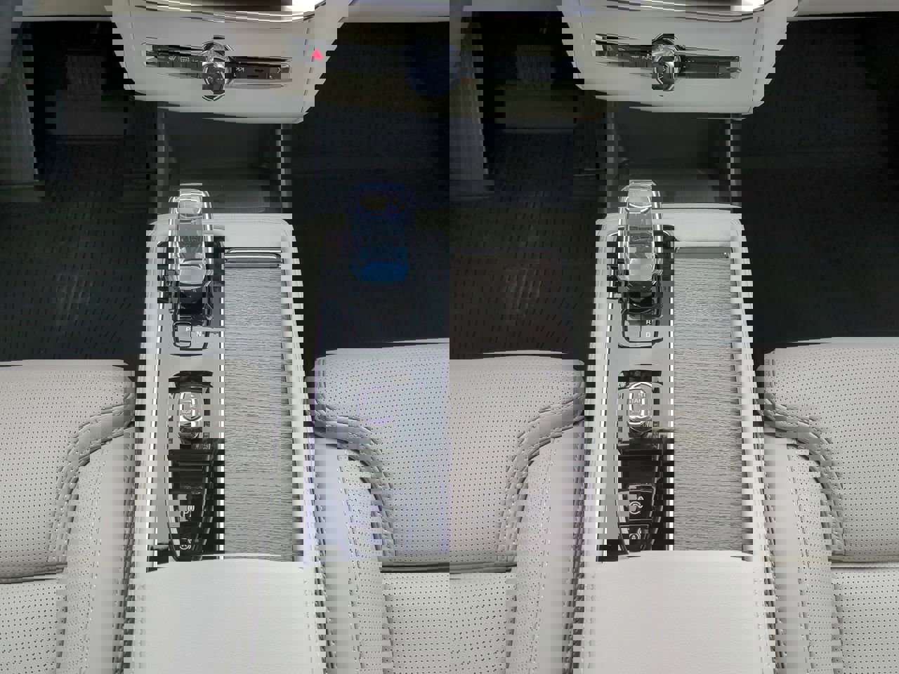 New 2026 Volvo XC90 B6 Ultra image 17