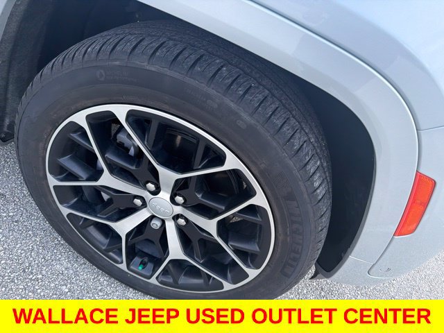 Used 2022 Jeep Grand Cherokee Summit AWD/4WD image 7