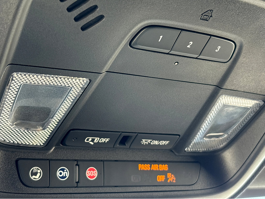 Used 2023 Chevrolet Traverse LT image 22