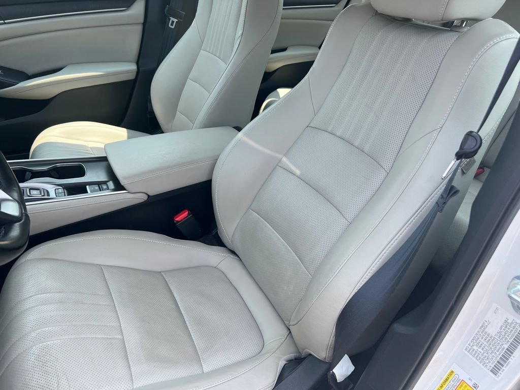 Used 2021 Honda Accord Touring image 11