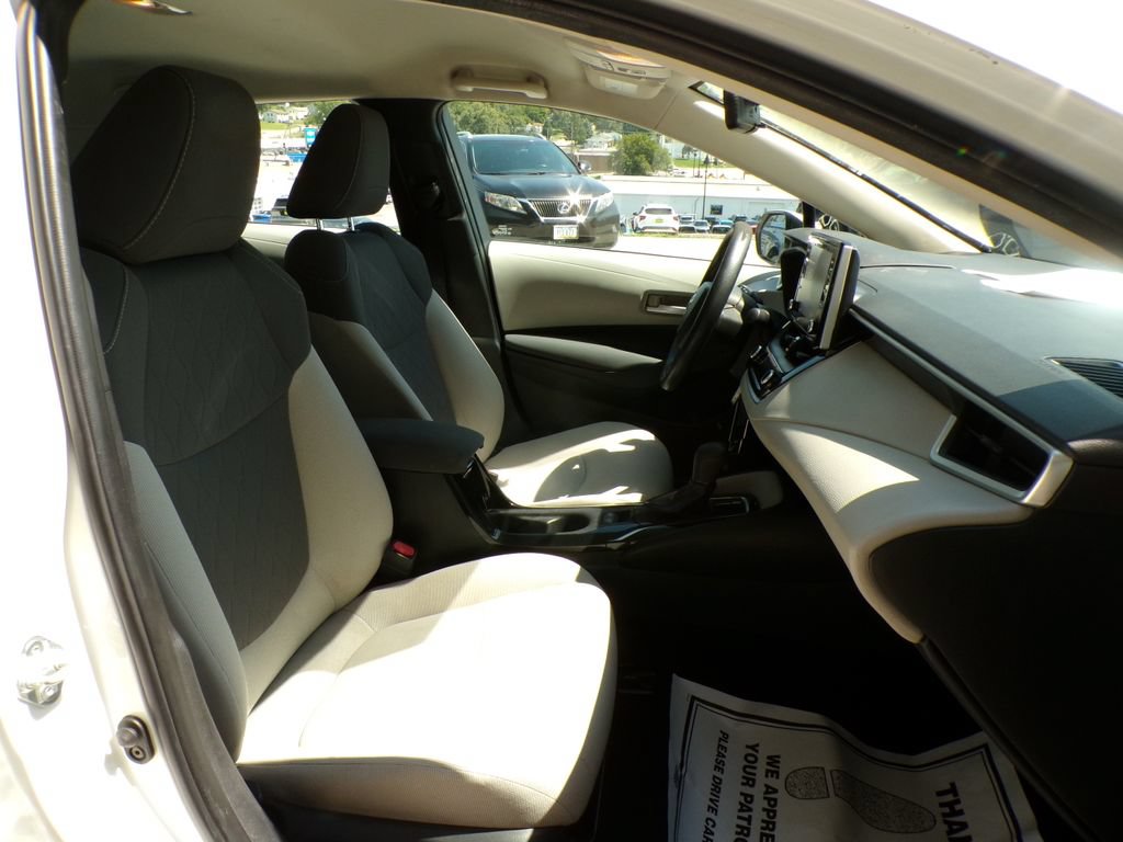 Used 2021 Toyota Corolla LE FWD image 15
