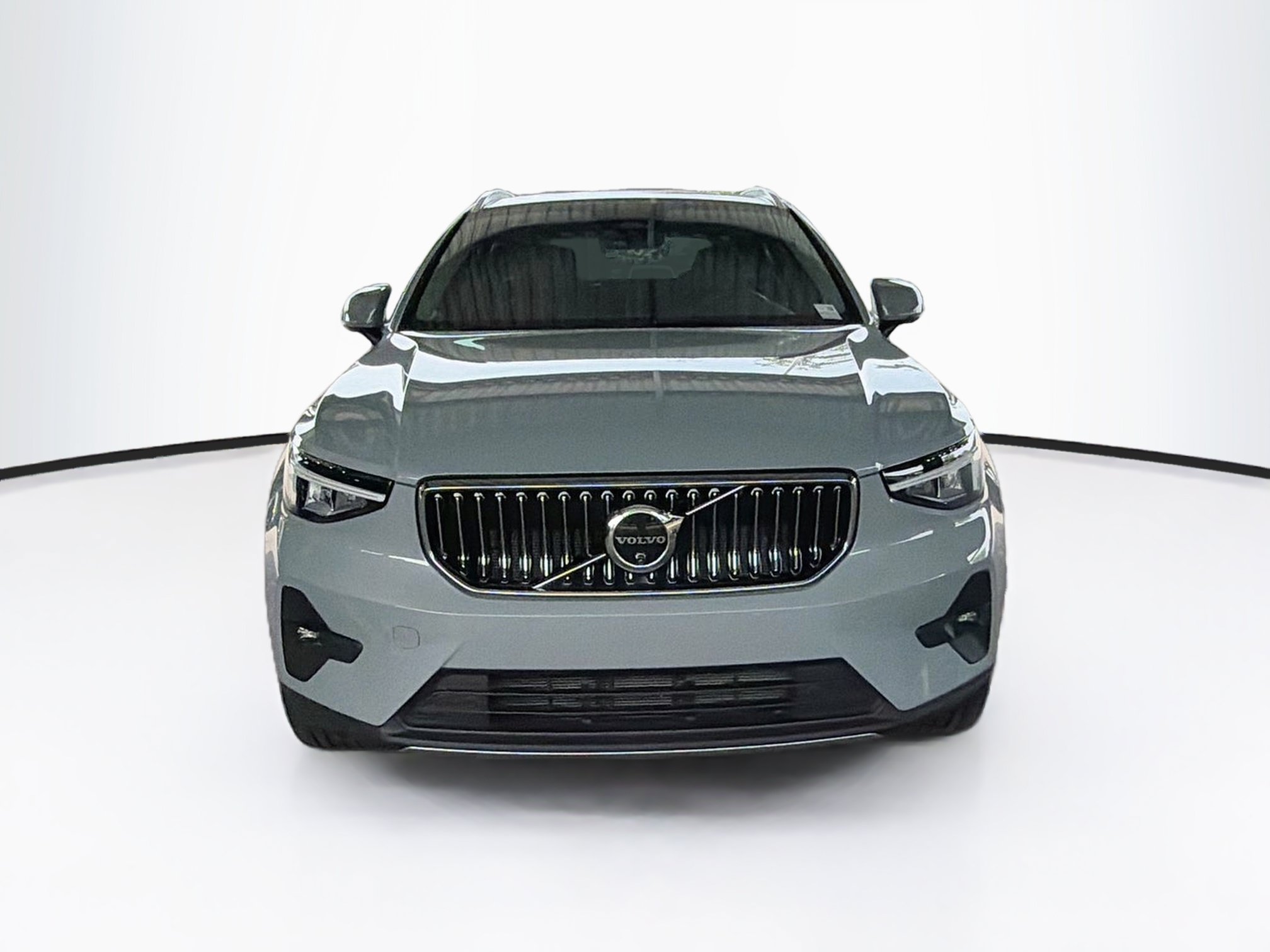 Used 2025 Volvo XC40 B5 Plus AWD/4WD image 2