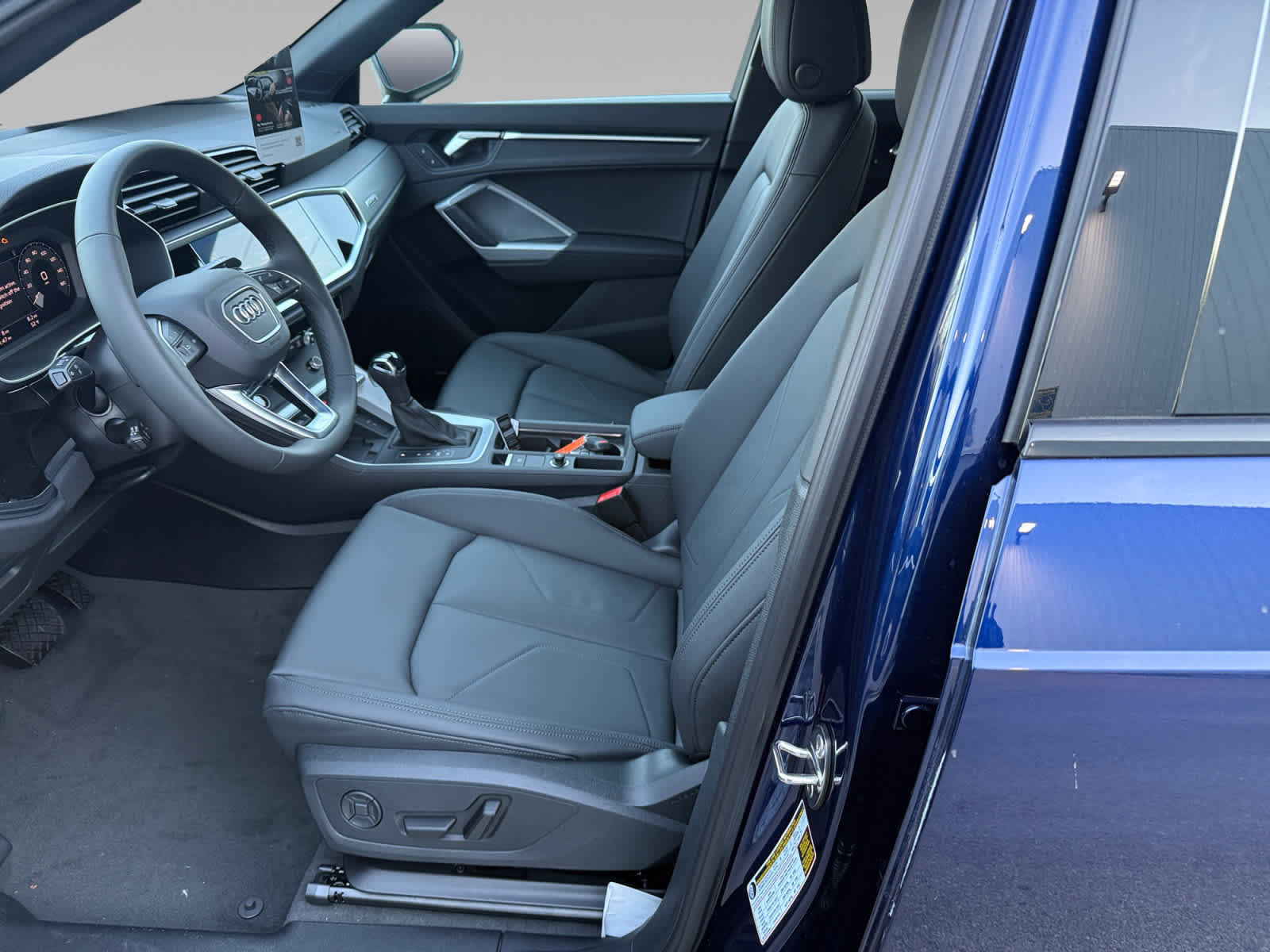 New 2025 Audi Q3 2.0T Premium image 15