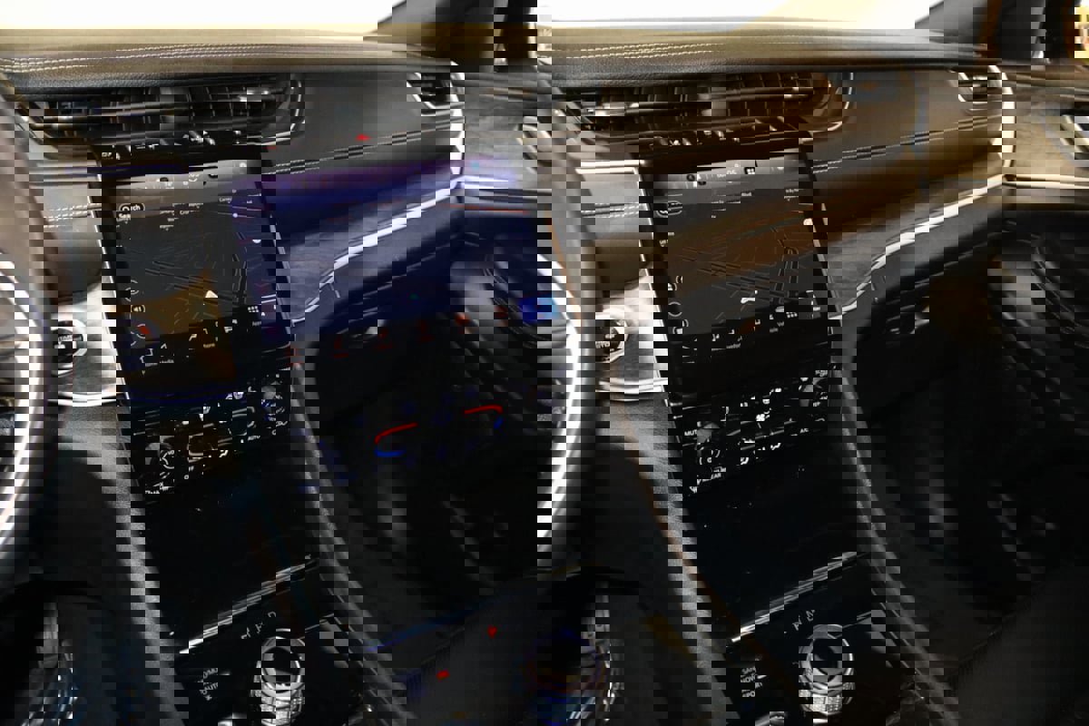 Used 2024 Jeep Grand Cherokee L Limited w/ Luxury Tech Group II image 46