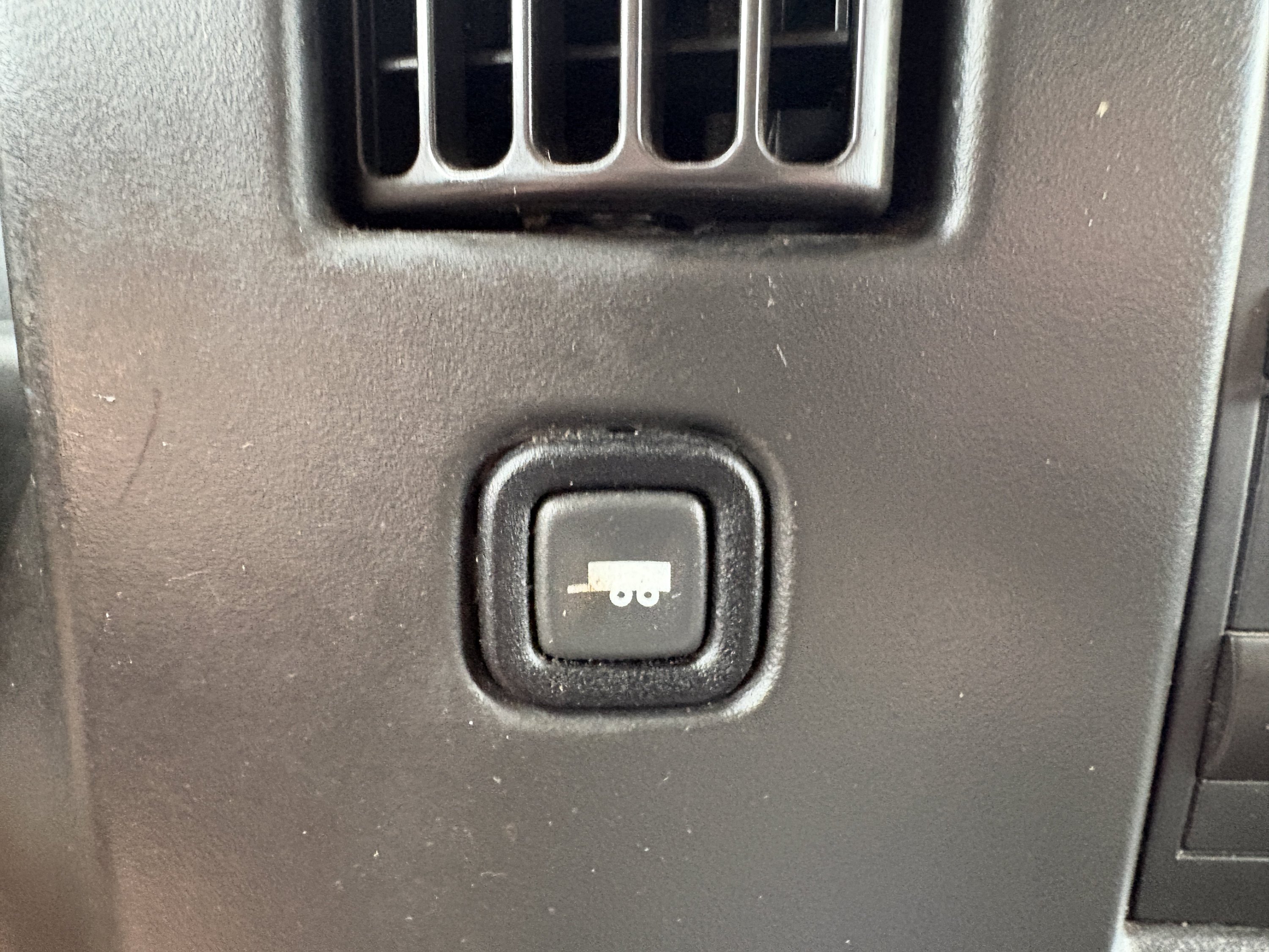 Used 2017 Chevrolet Express 3500 RWD image 19