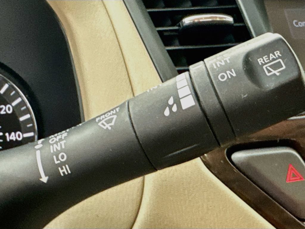 Used 2016 Nissan Pathfinder Platinum w/ Family Entertainment Package FWD image 15