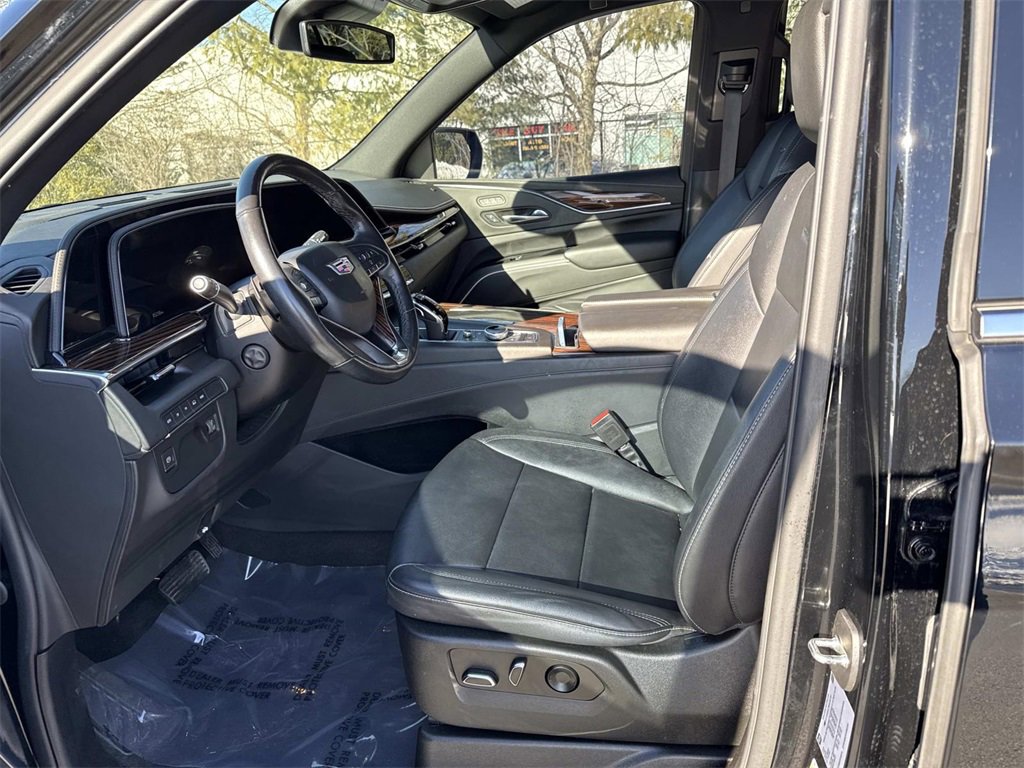 Used 2022 Cadillac Escalade Luxury image 16