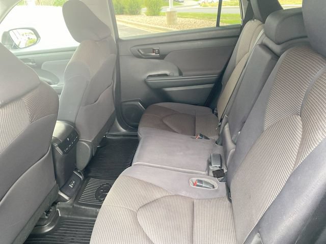 Used 2023 Toyota Highlander LE AWD/4WD image 22