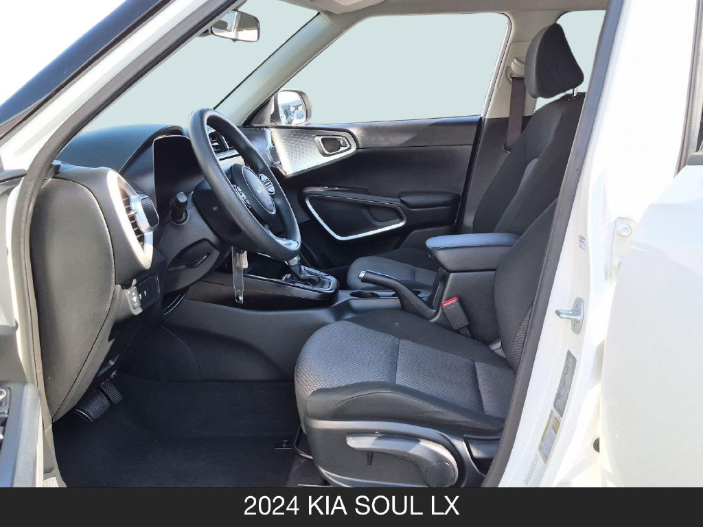 Used 2024 Kia Soul LX w/ LX Technology Package FWD image 14