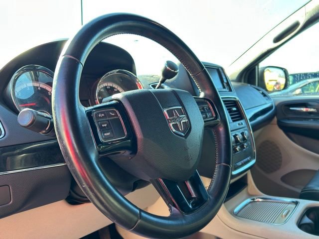 Used 2017 Dodge Grand Caravan SXT image 32