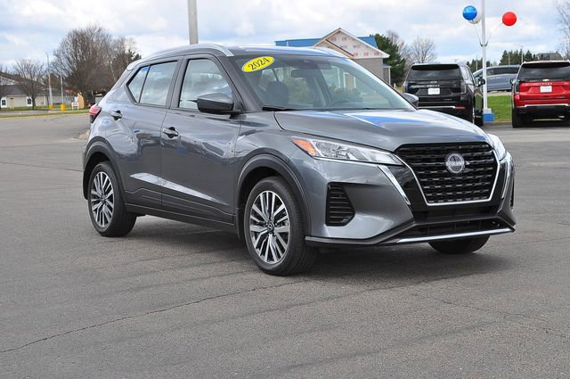 Used 2024 Nissan Kicks SV image 1