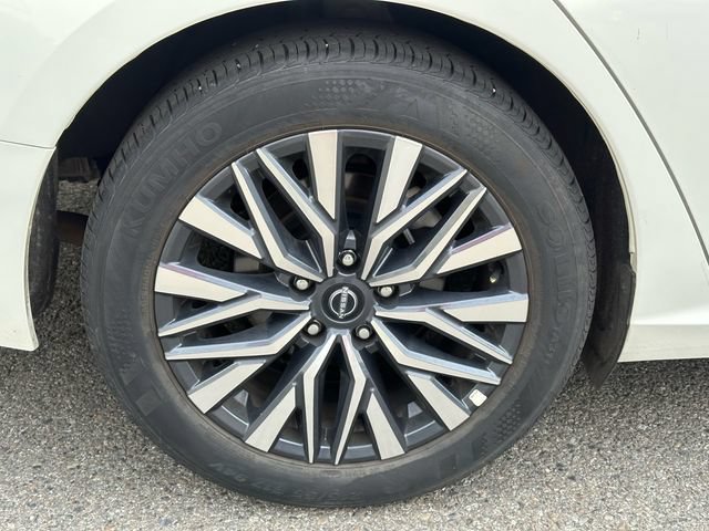 Used 2025 Nissan Altima 2.5 SV FWD image 13