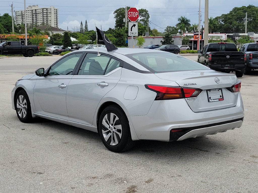 Certified 2024 Nissan Altima 2.5 S FWD image 11