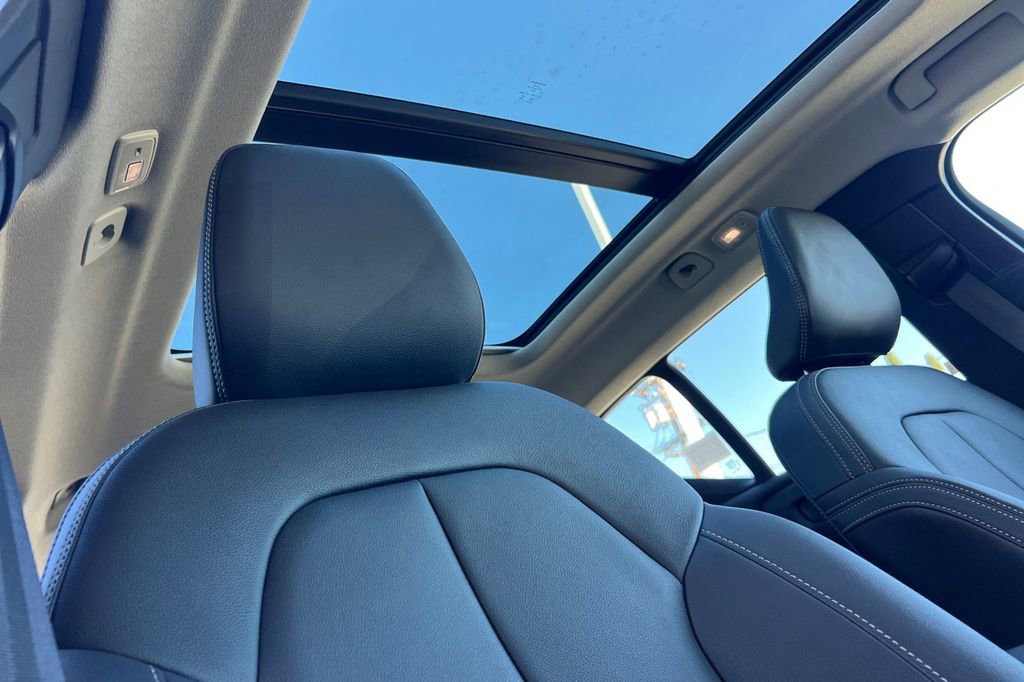 Used 2024 Volvo XC40 B5 Plus w/ Protection Package Premier image 16