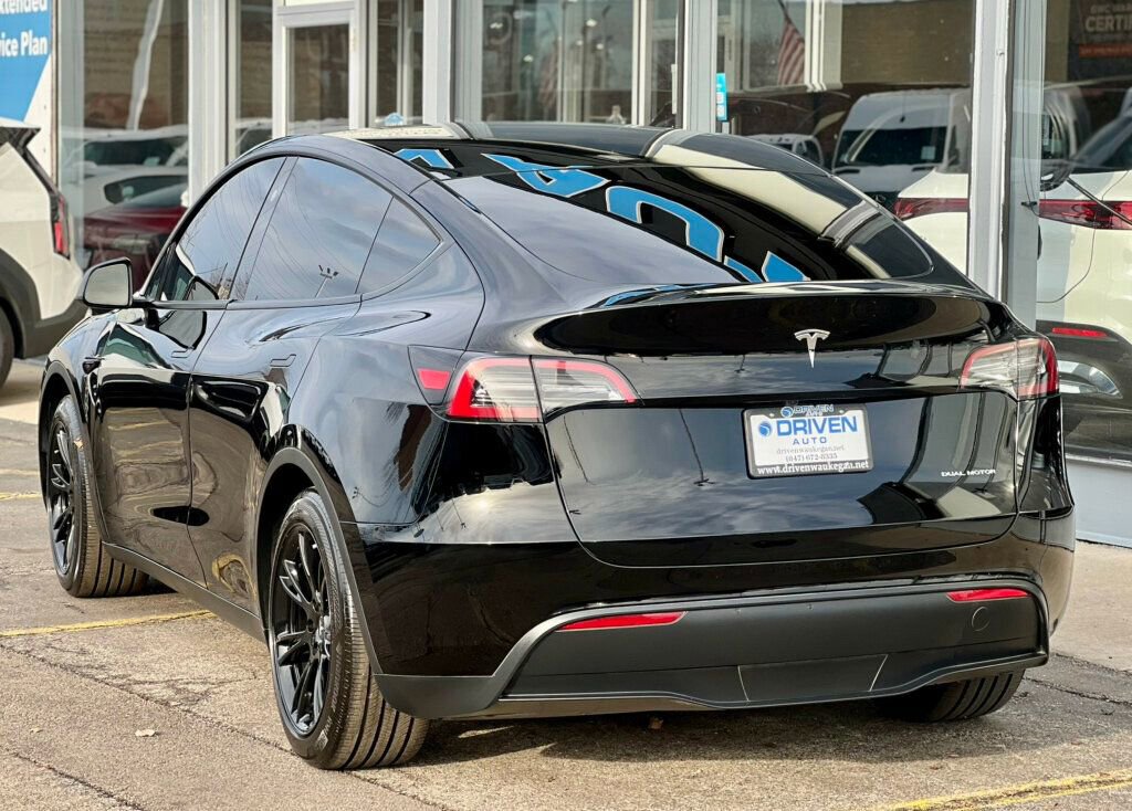 Used 2023 Tesla Model Y Long Range AWD/4WD image 3