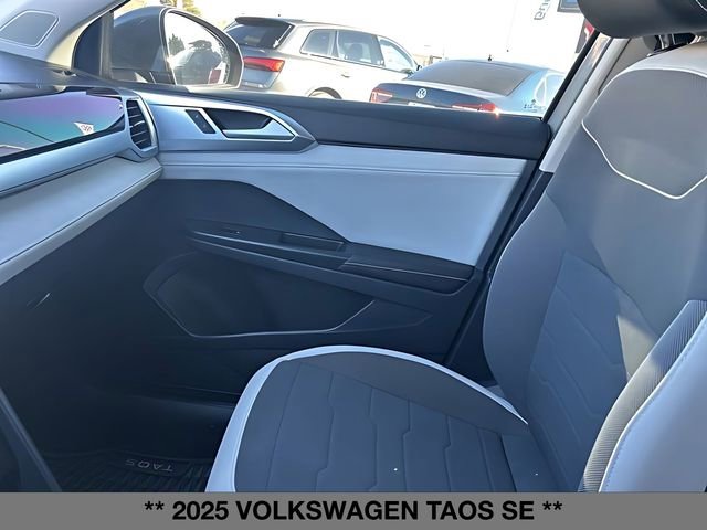 Used 2025 Volkswagen Taos SE AWD/4WD image 28