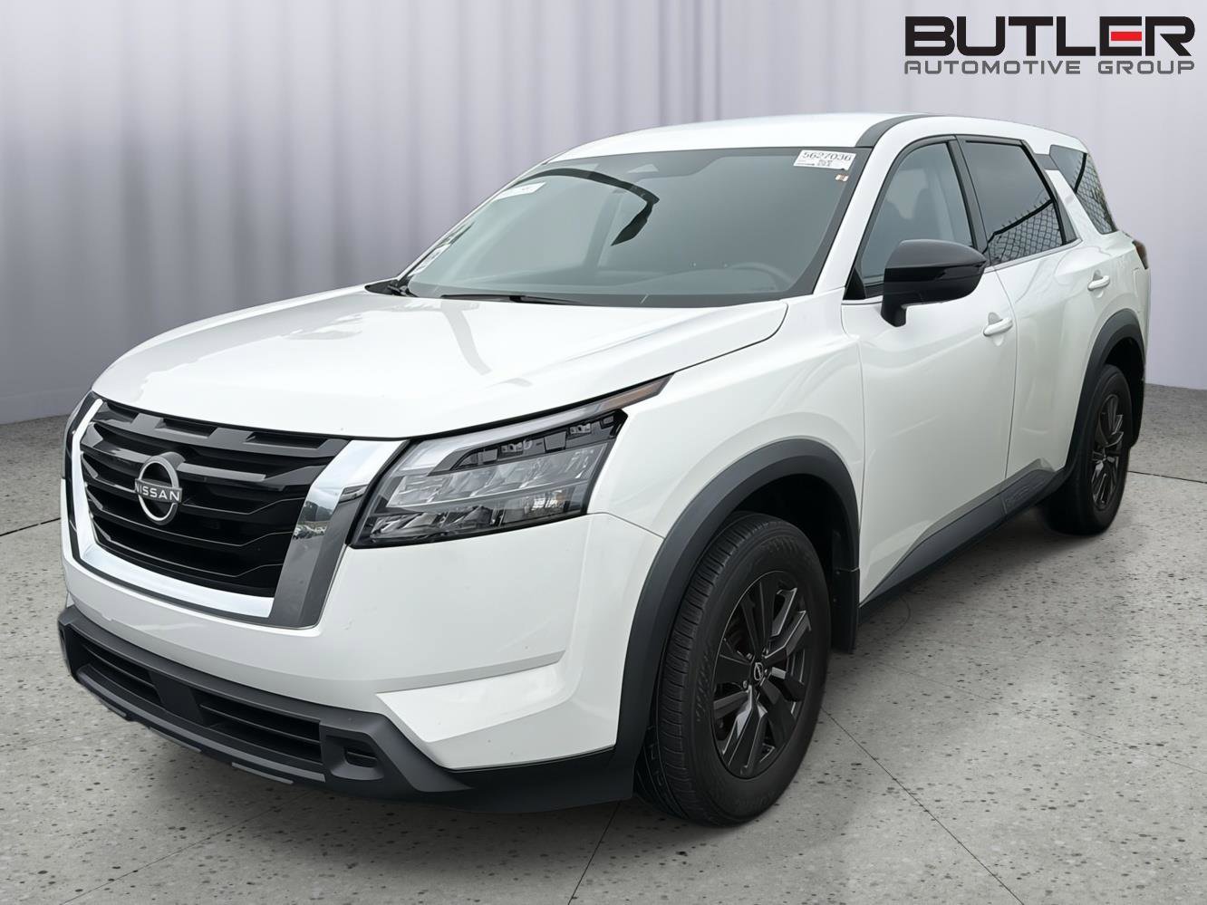 Used 2024 Nissan Pathfinder S FWD image 2
