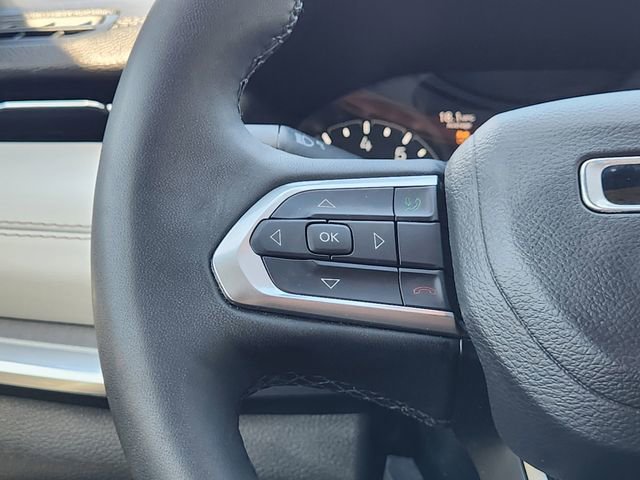 Used 2025 Jeep Compass Limited image 28