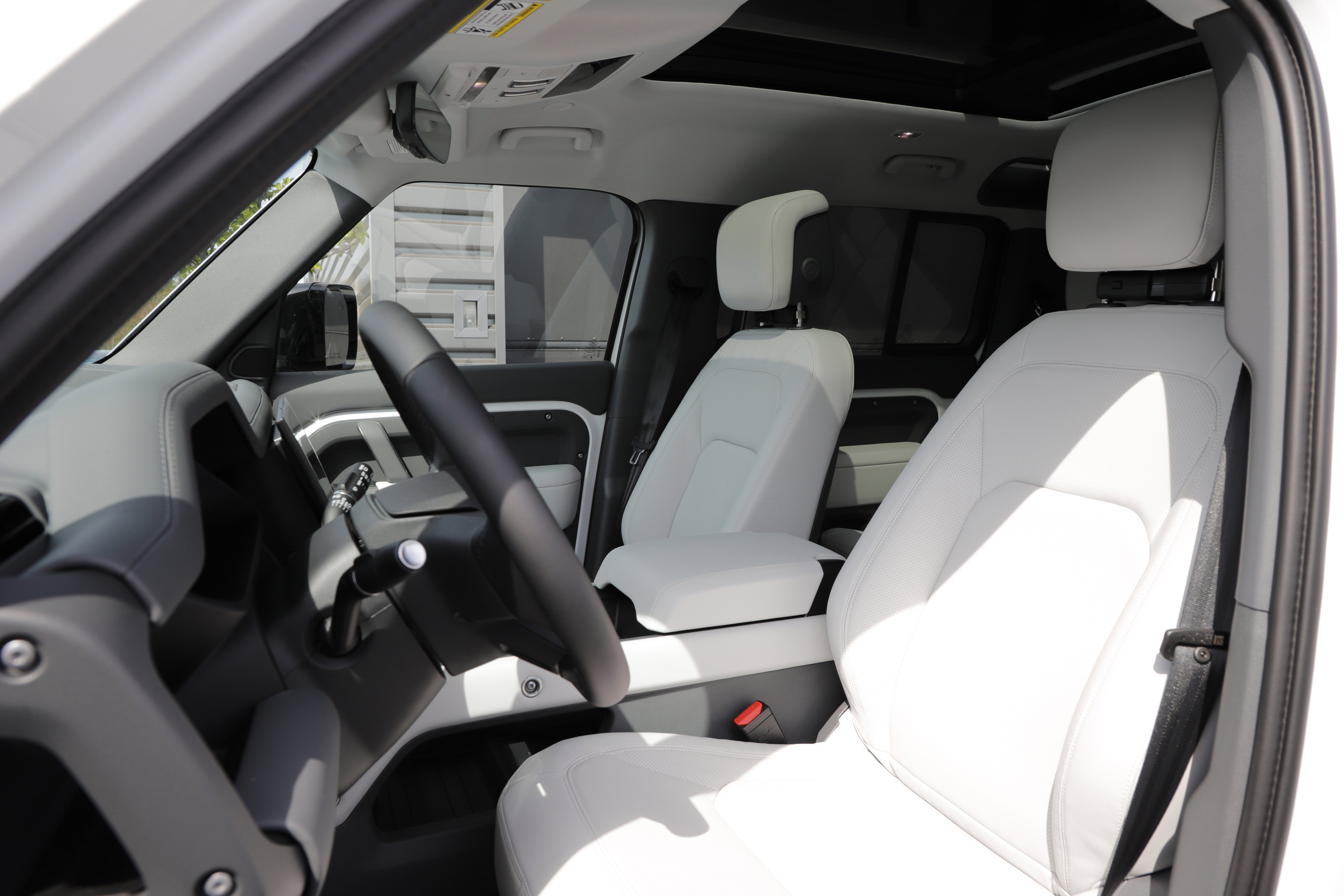 New 2026 Land Rover Defender 110 X-Dynamic SE image 17