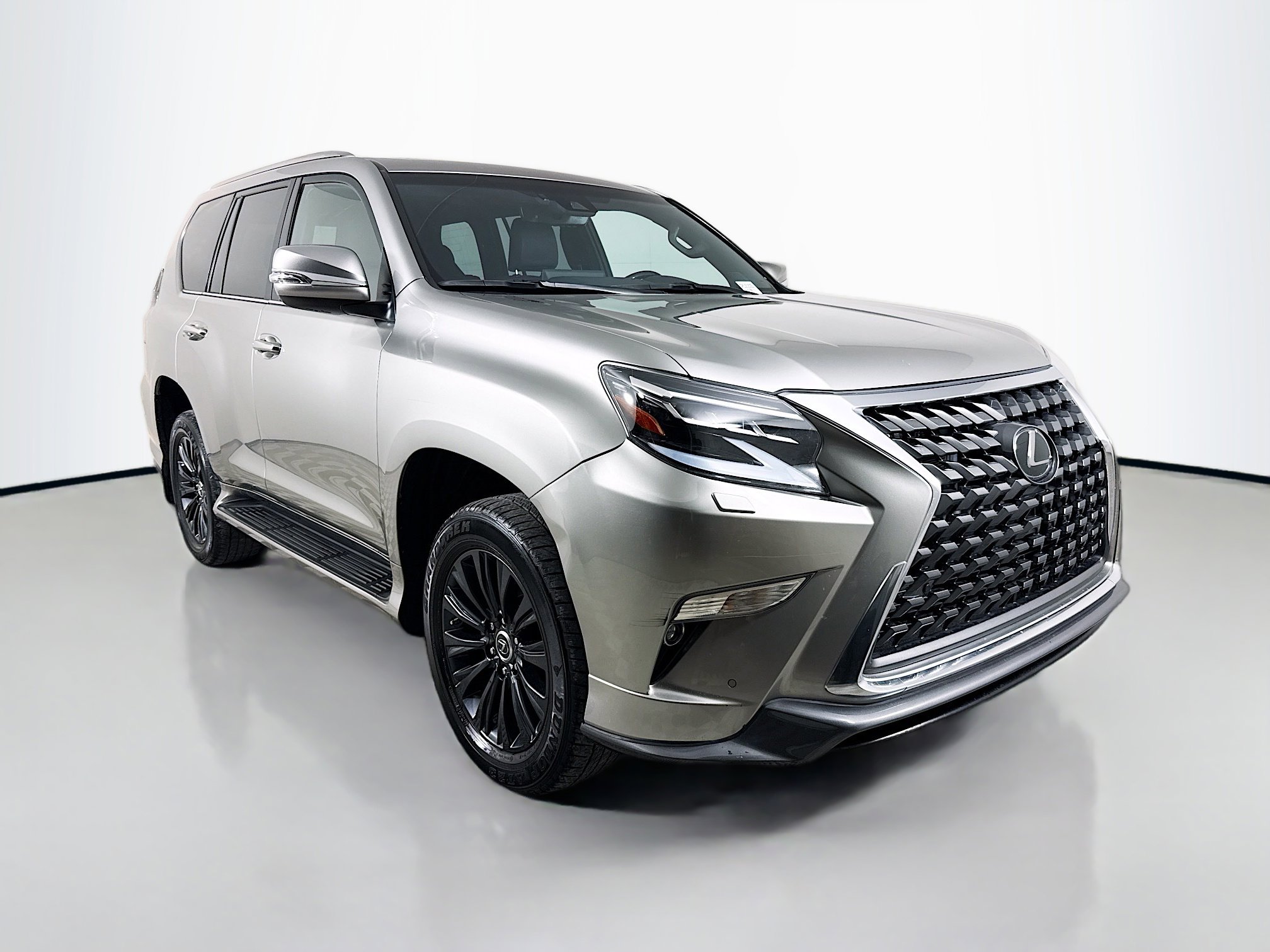 Used 2023 Lexus GX 460 Premium w/ Accessory Package AWD/4WD image 3