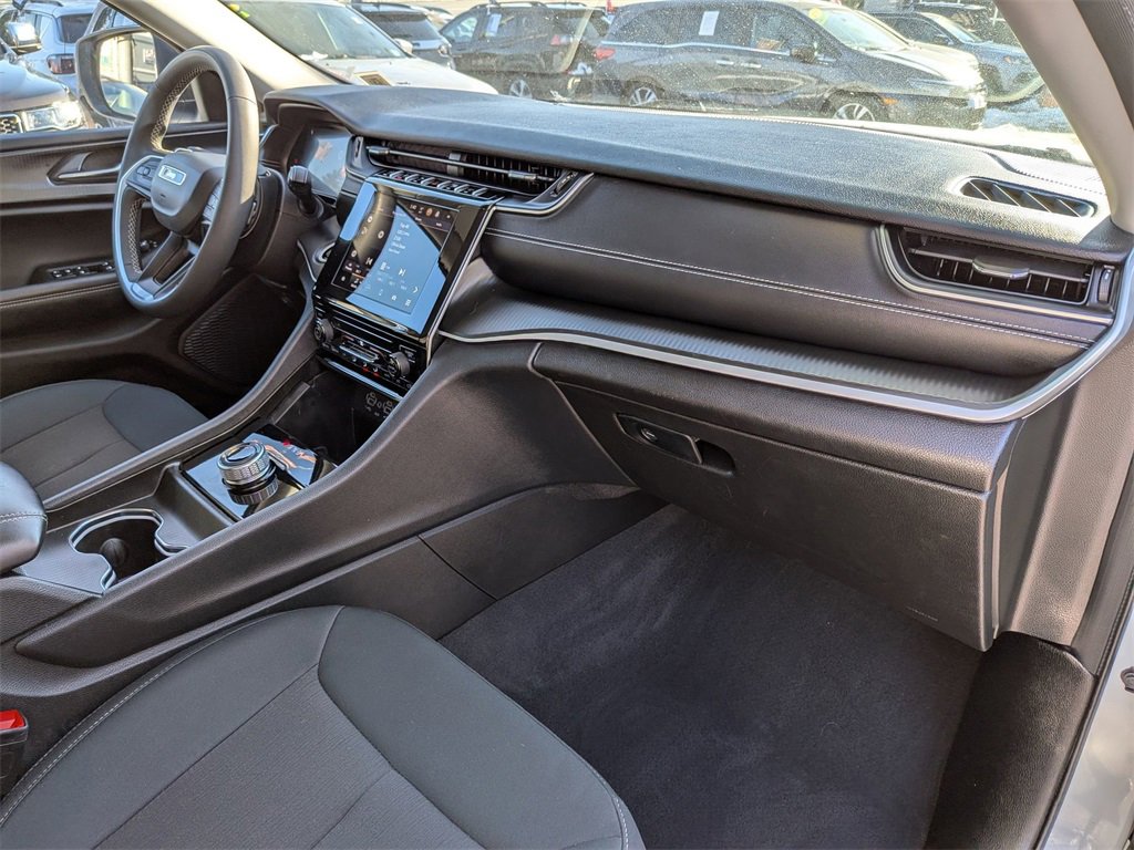 Used 2024 Jeep Grand Cherokee Laredo image 23