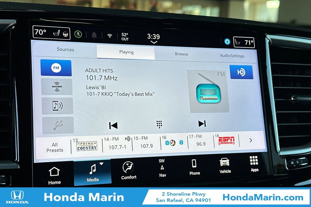 Used 2024 Chrysler Pacifica Select image 23