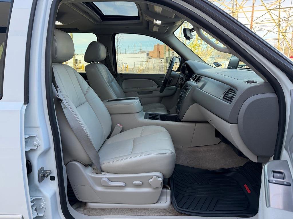 Used 2010 Chevrolet Avalanche LT w/ Suspension Package, Off-Road AWD/4WD image 18